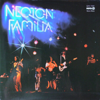 NEOTON FAMILIA - Csak A Zene